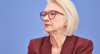 Schnitzer rechnet mit niedrigeren Spritpreisen in einigen Tagen