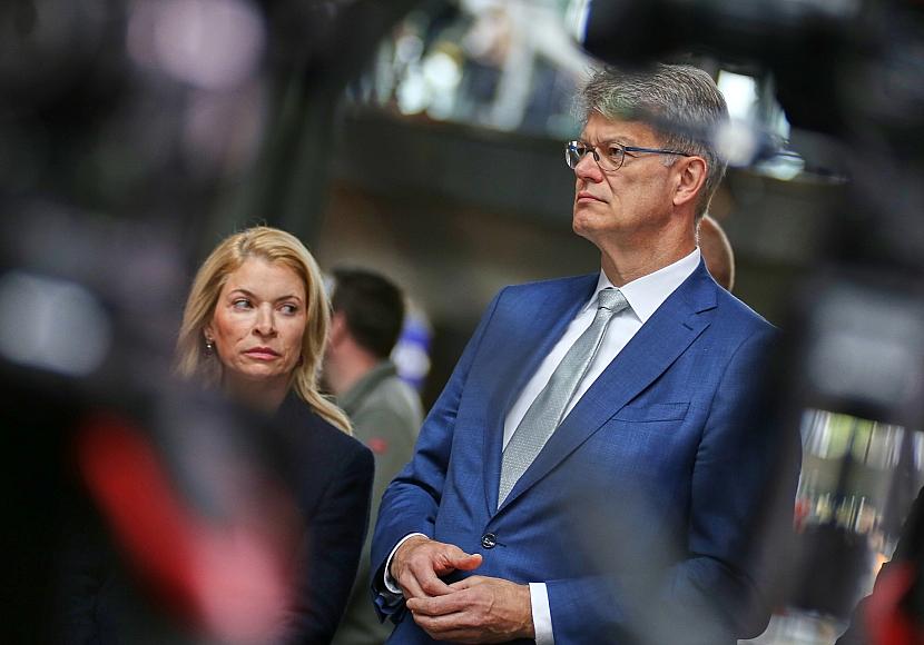 Schnieder erhöht Druck auf Bahn-Chefin Palla