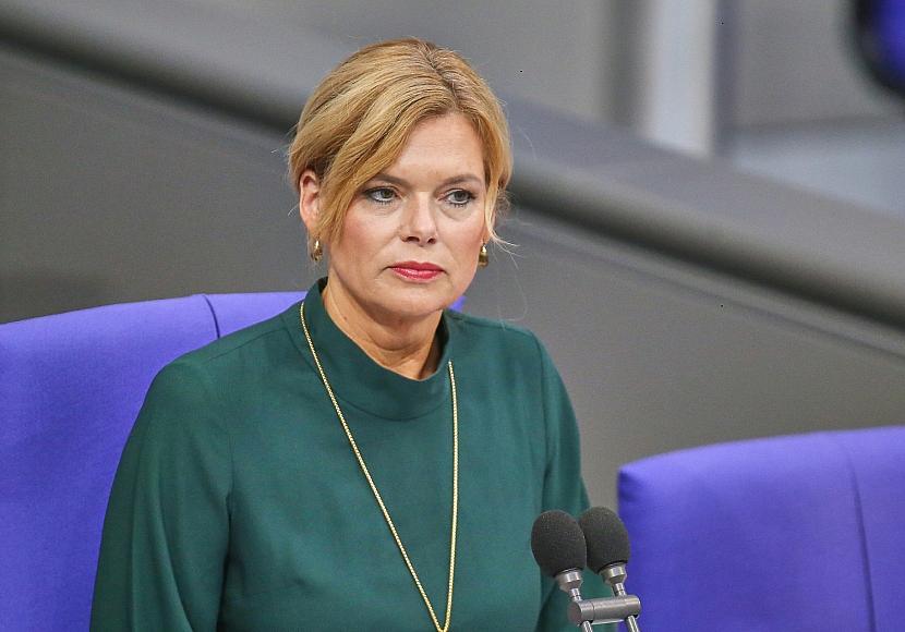 Klöckner lässt am Sonntag Regenbogenflagge auf Bundestag hissen