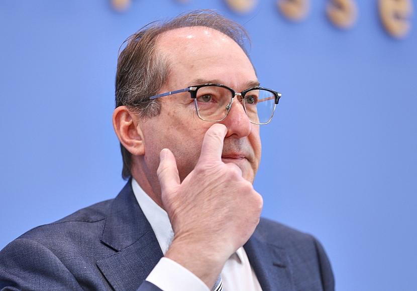 Dobrindt kritisiert Warnungen vor AfD-Staatsstreich