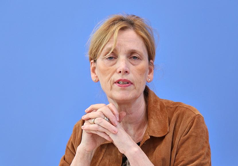 Prien verlangt von „Demokratie leben“-Programm mehr Wirksamkeit