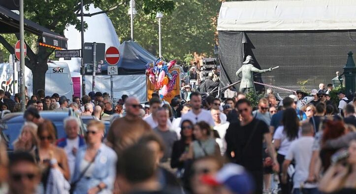 Umfrage: 82 Prozent sehen Anstand in der Gesellschaft schwinden