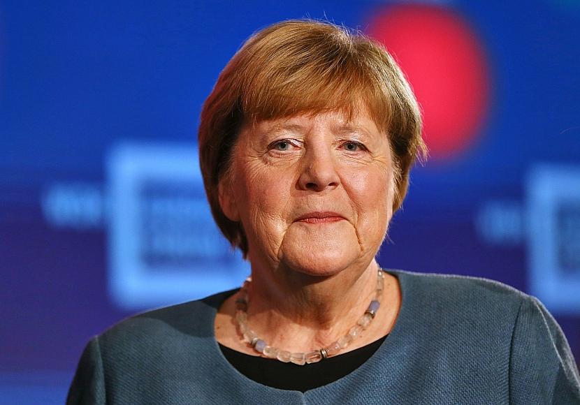 Merkel über ihr Porträt im Kanzleramt: „Da häng ich dann eben“