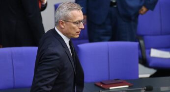 Wildberger verteidigt KI-Einsatz bei Reden