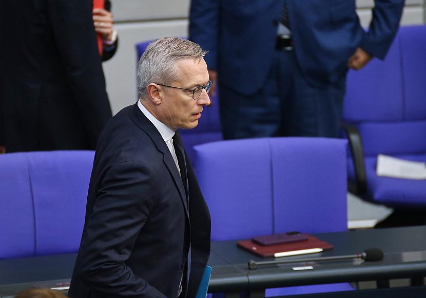 Wildberger verteidigt KI-Einsatz bei Reden