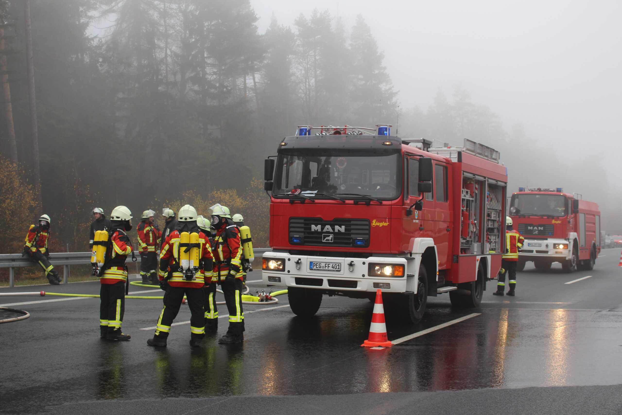 Frontal-Crash auf deutscher Autobahn: 2 Tote, 3 lebensgefährlich verletzte Kinder