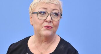 SED-Opferbeauftragte kritisiert Singen der DDR-Hymne