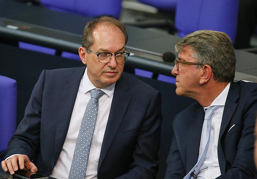 Dobrindt unterstützt Mahnmal für RAF-Opfer – Weimer will prüfen