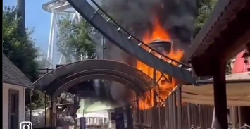 Mitten in der Hochsaison: Feuer auf der Achterbahn