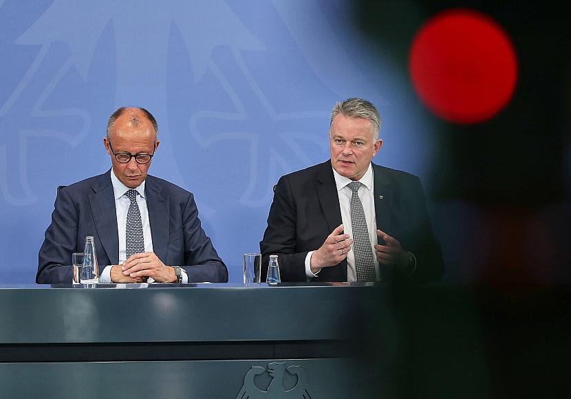 Schnieder kritisiert Merz für Regierungsumbildung