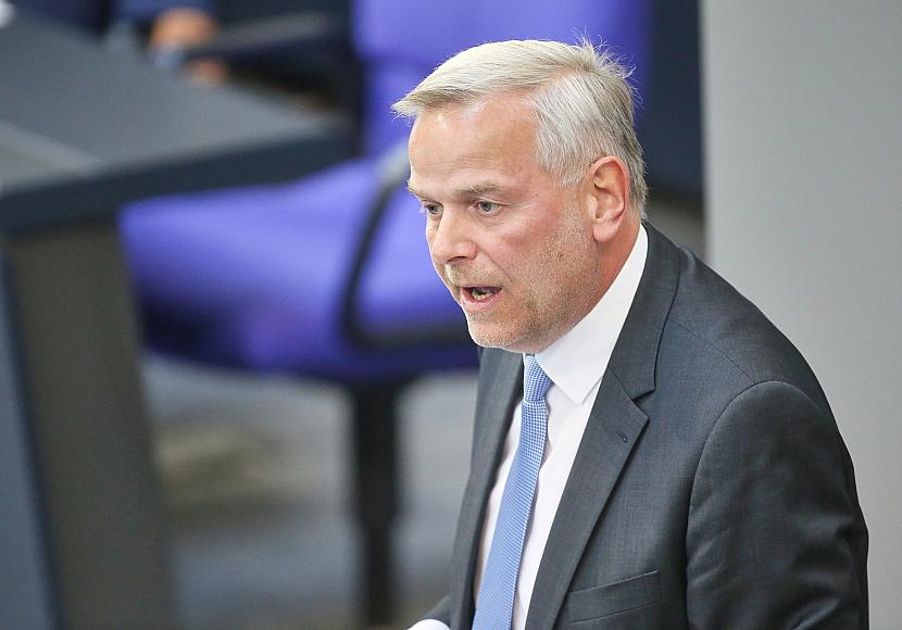 AfD-Politiker Holm bezeichnet Renten-Rebellion als „Rollenspiel“
