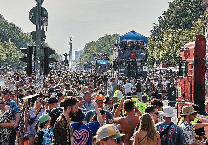 Zehntausende bei Techno-Parade „Rave the Planet“ in Berlin