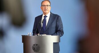 Dobrindt bestätigt Waffenfund – Ausländische Geheimdienste helfen