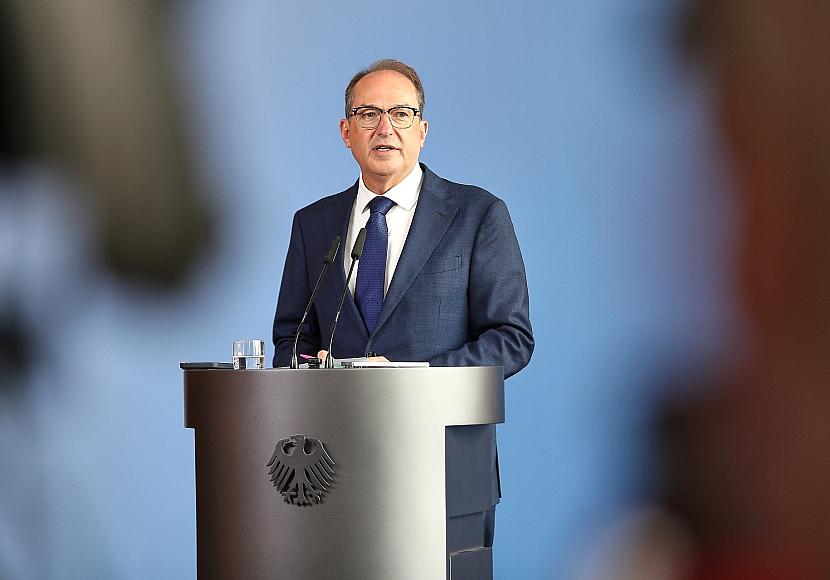 Dobrindt bestätigt Waffenfund – Ausländische Geheimdienste helfen