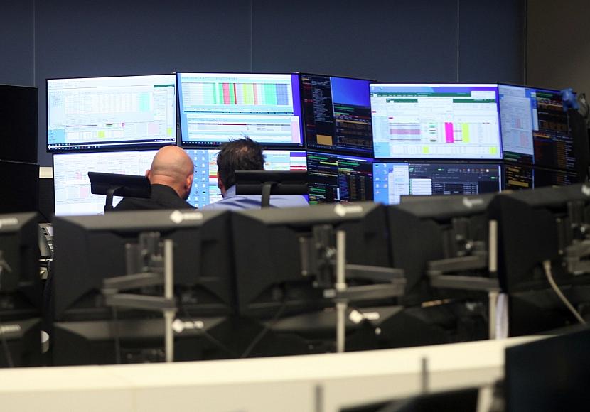Dax am Mittag weiter im Minus – ZEW-Index stabil