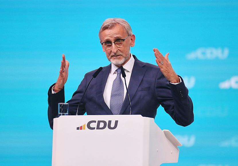 Sachsens Innenminister will Grundrecht auf Asyl abschaffen