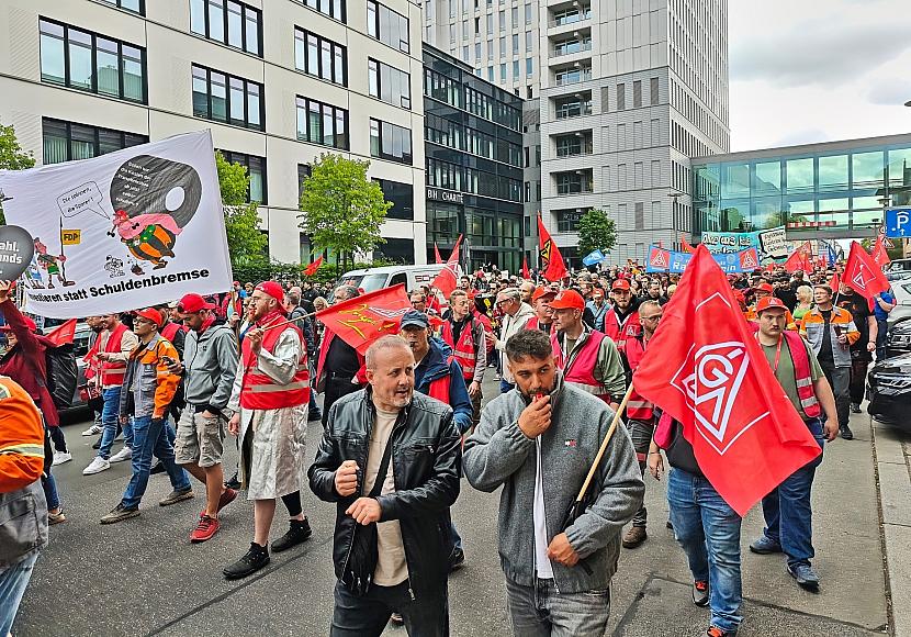 IG Metall will Politikwende gegen Sozialabbau