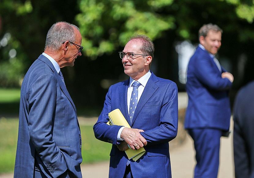 Dobrindt warnt Koalition vor Personaldebatten