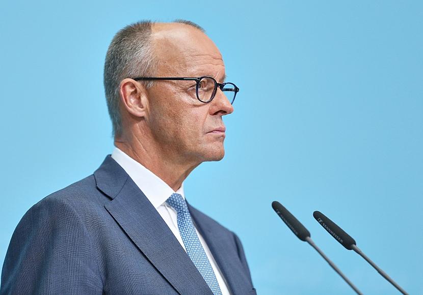 Linke fordert klare Worte von Merz an Emirate-Präsident
