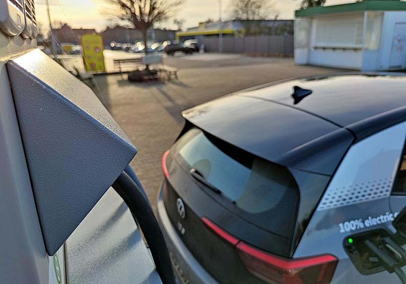 Auswertung: Hohe Spritpreise steigern Attraktivität von E-Autos