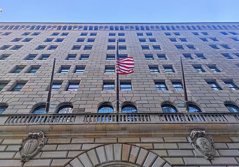 Federal Reserve erhöht Leitzins erstmals seit 2023