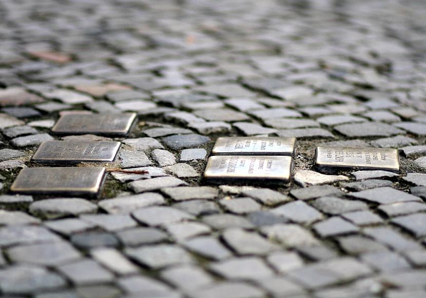 Sächsische Kleinstadt verbietet „Stolpersteine“