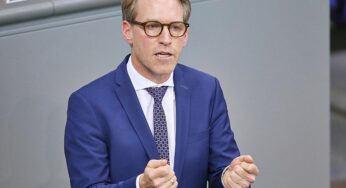 Henrichmann verteidigt Ausgrenzungen im Geheimdienst-Gremium