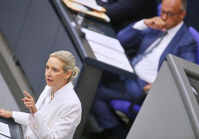 Infratest: AfD weiter deutlich vor Union
