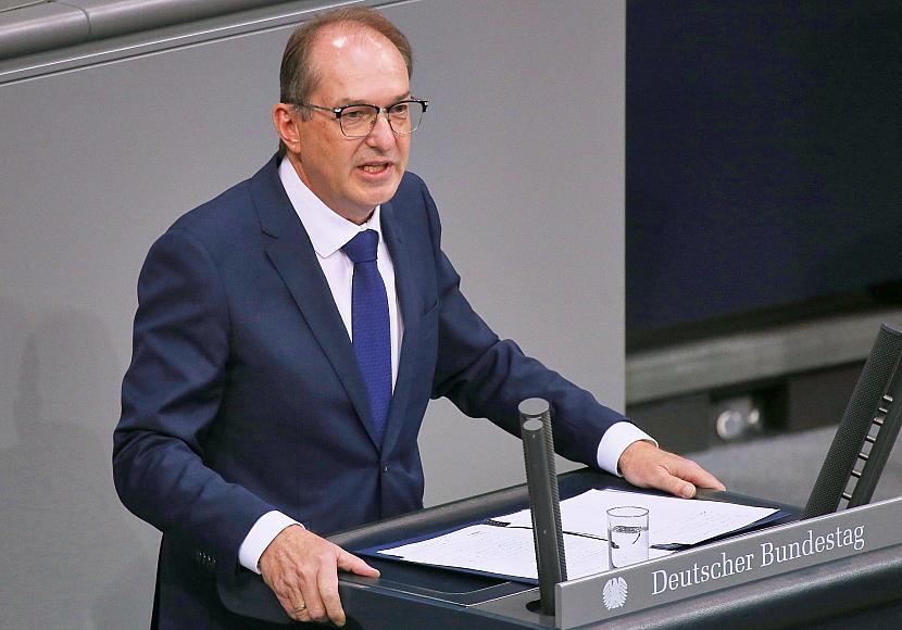 Dobrindt befürchtet Sicherheitsrisiko durch Rot-Grün-Rot
