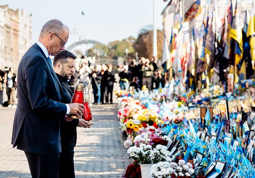 Merz fordert in Kiew von Putin Ende des „sinnlosen Kriegs“