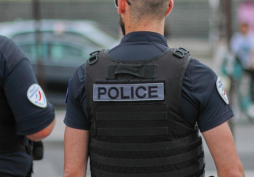 Schüsse aus Auto nahe Paris: Ein Toter und mehrere Verletzte