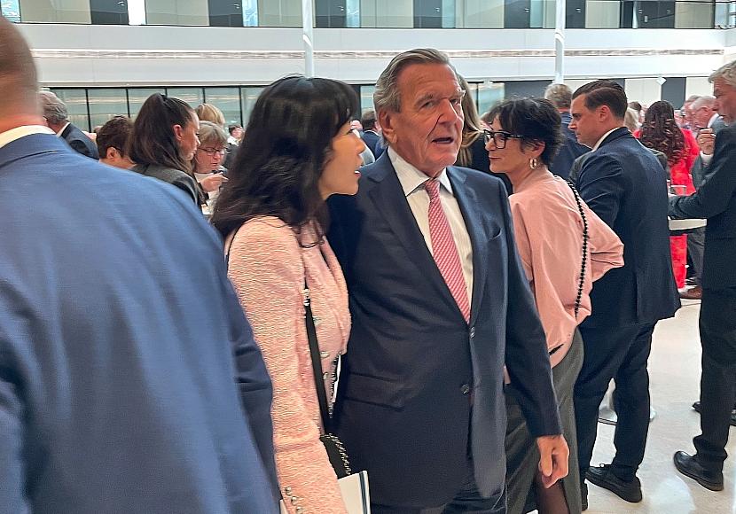 SPD-Landeschefs drängen auf Ausschluss von Schröder