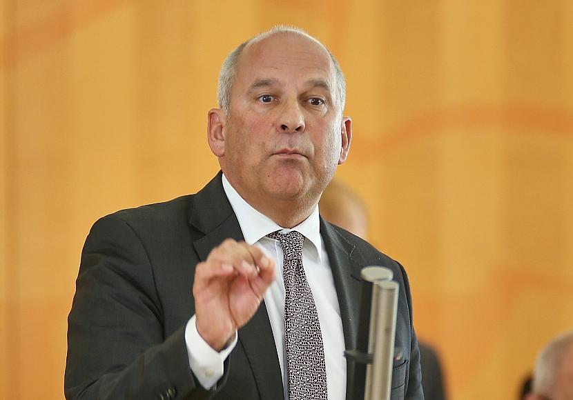 Hessens Innenminister befürchtet Vermummung bei Halloween-Demos
